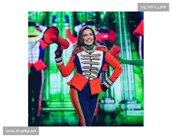 英超美女凯莉·布鲁克，足球场上的优雅与魅力